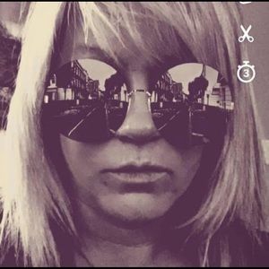 Meet your Posher, Kelly barone